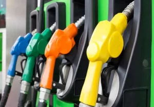 قیمت بنزین در ایران و انگلیس
