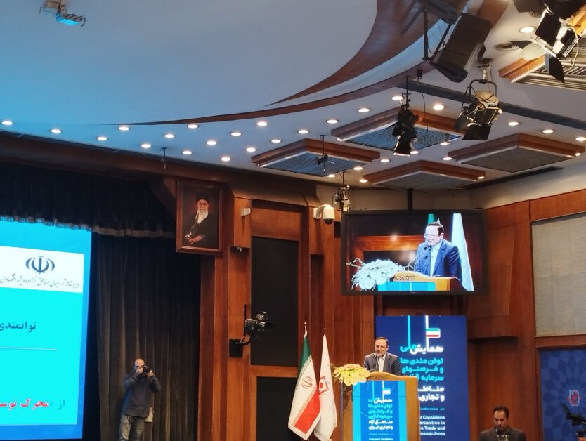 مسیر توسعه مناطق آزاد کشور از شش محور می‌گذرد 