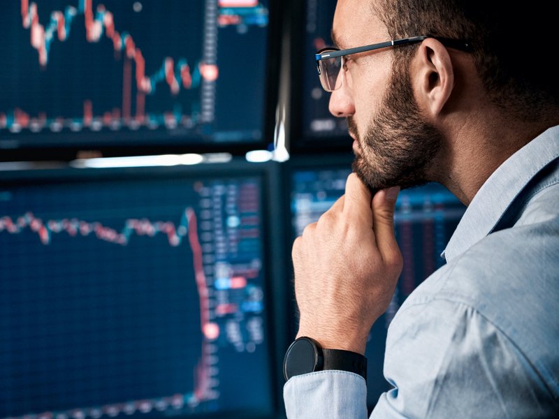 مدیریت ریسک و کسب سود در نوسانات بازار: استراتژی‌ها و تحلیل‌ها برای تریدرهای نوین