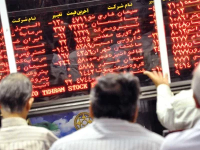 بازار در تقاطع واگرایی و خروج پول